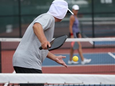 how does serving work in pickleball before bouncing
