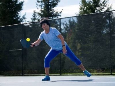 how to hit a forehand shot in pickleball