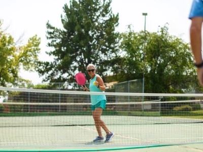 how does pickleball affect the hips