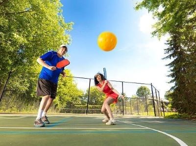 how does wind affect the pickleball