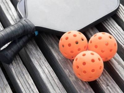 can pickleball balls handle cold weather