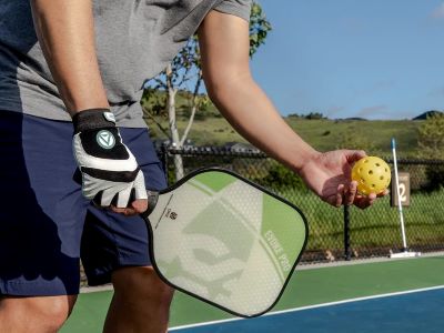 can you wear gloves for pickleball game