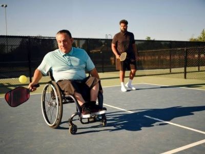 difference between wheelchair pickleball and standing pickleball