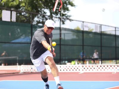 play pickleball with torn meniscus