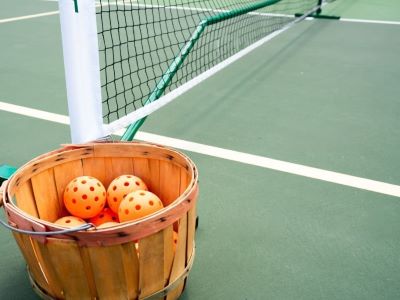 how to play pickleball at pickleball food pub
