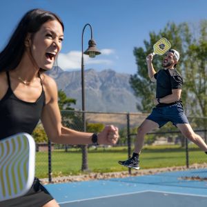 Play Pickleball With An Erne Shimmy Pickleball Paddle